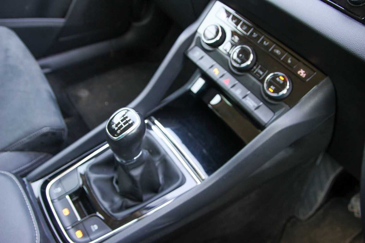 SKODA Karoq SUV 1.0 TSI (110ps) SE L